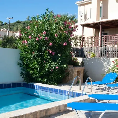 别墅 Family With Pool In *