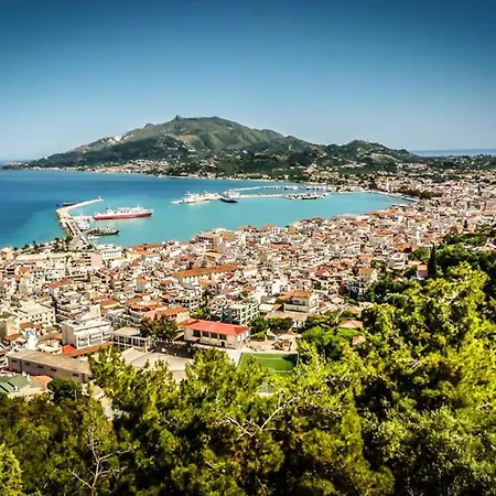 Family With Pool In 别墅 扎金索斯镇