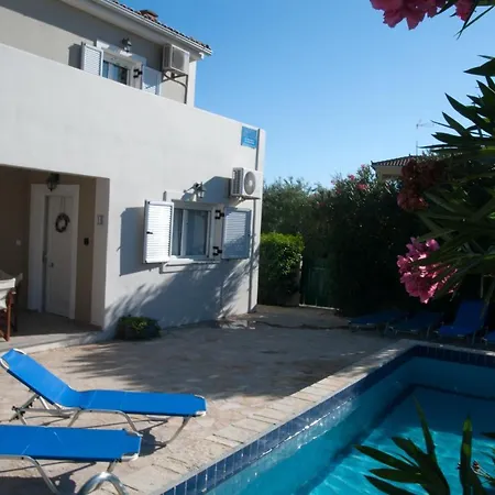 别墅 Family With Pool In