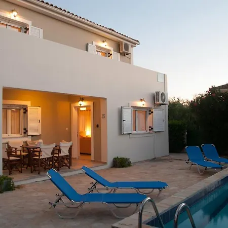 Family With Pool In Villa Zákynthos by