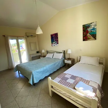 Family With Pool In 别墅 扎金索斯镇