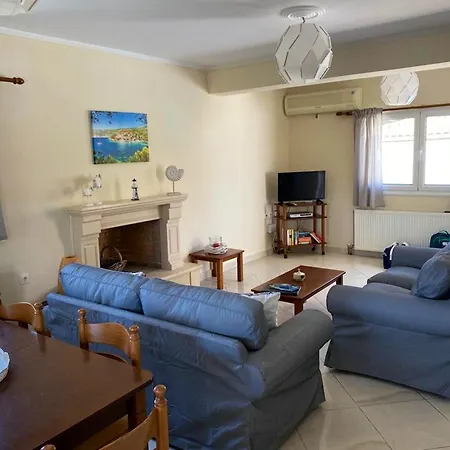 Family With Pool In 别墅 *