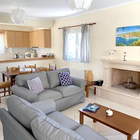 Villa Family With Pool In *